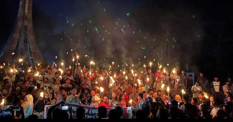 চবিতে শিক্ষার্থীদের মানববন্ধন